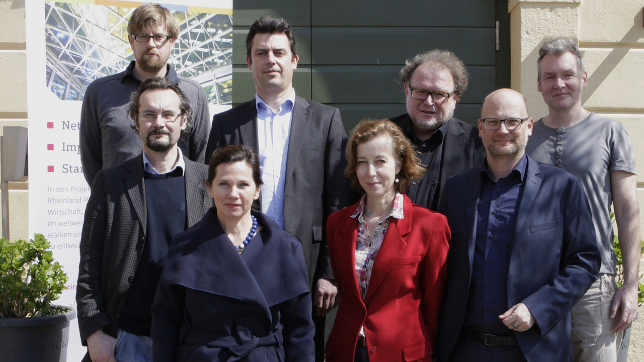 Die Jurymitglieder auf der Festung Ehrenbreitstein (v.l.n.r.): Arne Reimann (Kurator), Prof. Thaddäus Hüppi, Heike Arend, Dr. Matthias von der Bank, Prof. Dr. Beate Reifenscheid, Thomas Metz, Dr. Oliver Kornhoff (Juryvorsitzender), Frank Bölter