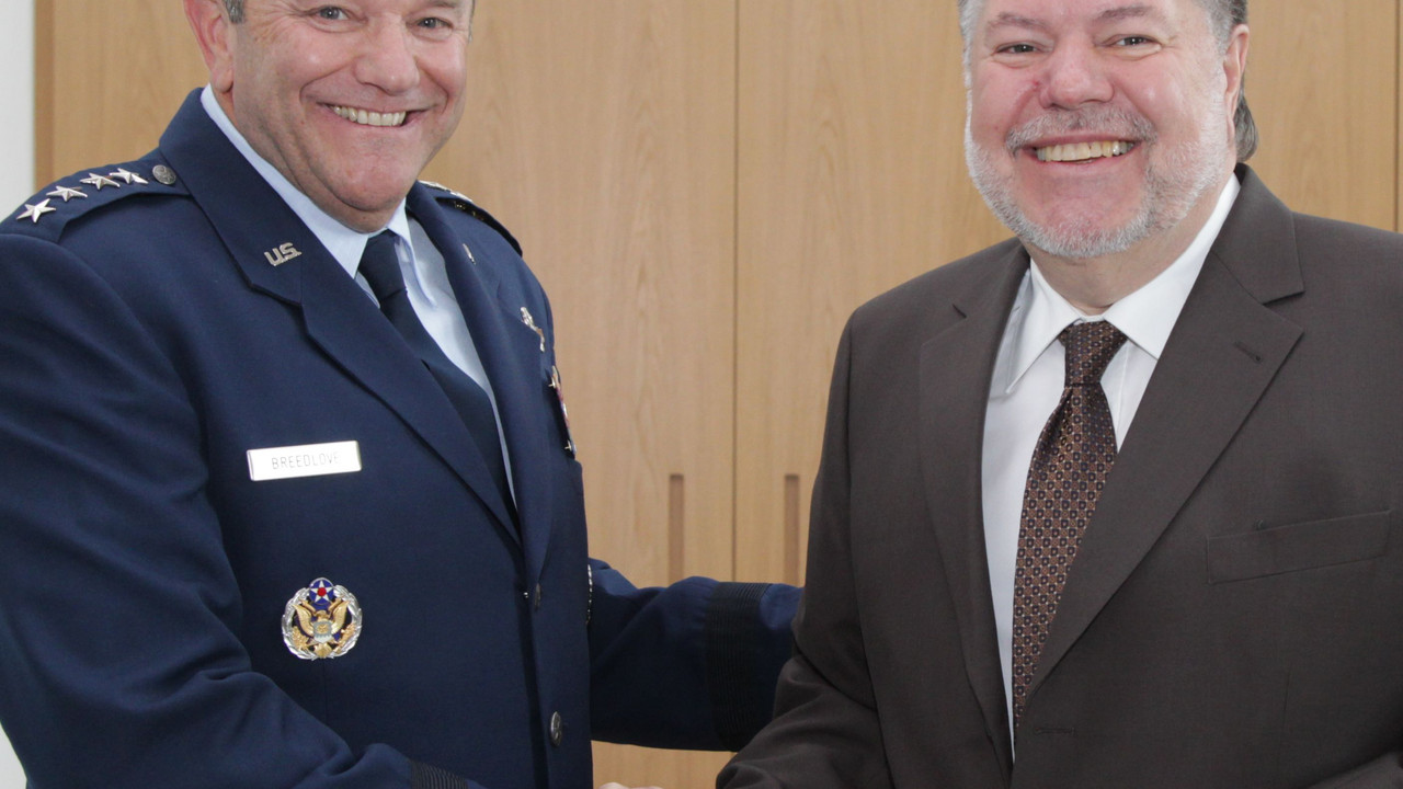 General Philip M. Breedlove und Ministerpräsident Kurt Beck; Bild: Stefan Sämmer / © Staatskanzlei
