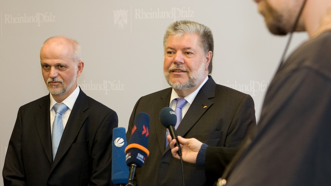 Ulrich Thöne, Bundesvorsitzender der GEW, und Ministerpräsident Kurt Beck; Bild: Pipprich