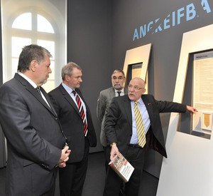 Ministerpräsident Kurt Beck bei der Finissage in Ingelheim; Bild: Thomas Schmidt