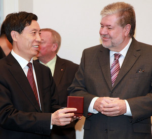 Treffen einer chinesischen Delegation aus der Partnerregion mit Ministerpräsident Beck; Bild: Sämmer