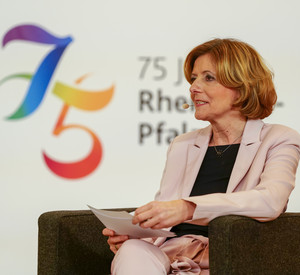 Ministerpräsidentin Malu Dreyer stimmt beim digitalen Neujahrsempfang auf das Jahr 2022 ein