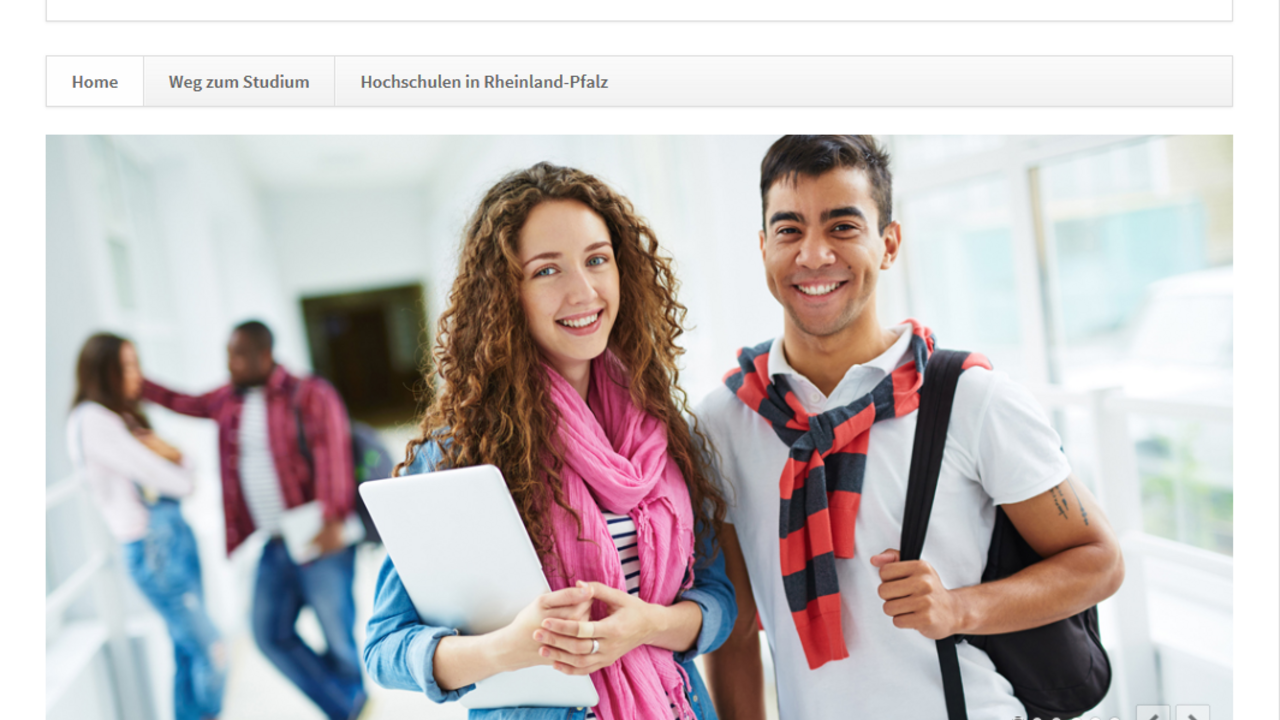 Zwei Menschen auf Startseite der Homepage für Flüchtlinge