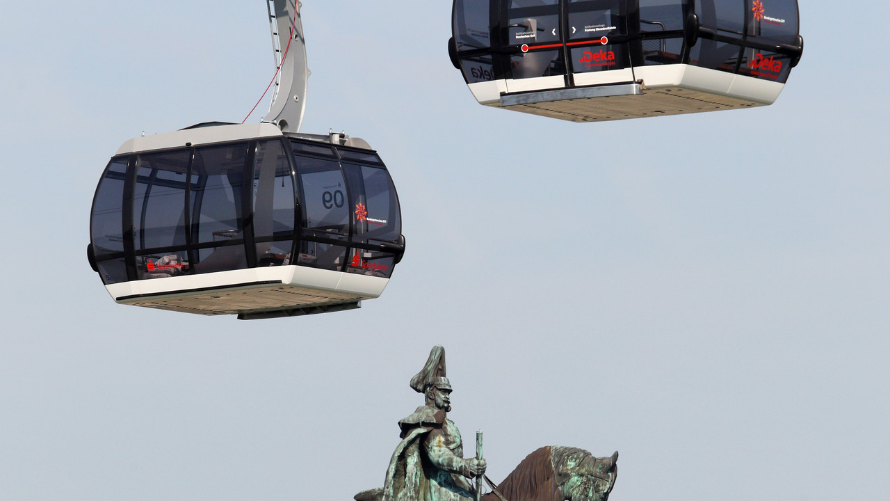 Innenminister Roger Lewentz hat sich für den dauerhaften Erhalt der Seilbahn in Koblenz ausgesprochen; Bild: dpa.