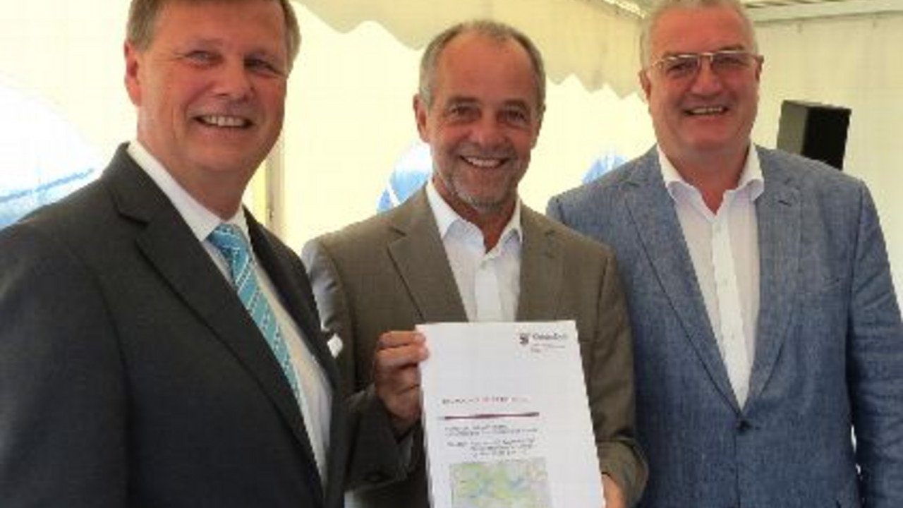 SGD Nord Präsident Dr. Ulrich Kleemann, der Oberbürgermeister von Trier und Vorsitzende der SWT Stadtwerke Trier Klaus Jessen und Wirtschaftsstaatssekretär Uwe Hüser; Bild: MWKEL