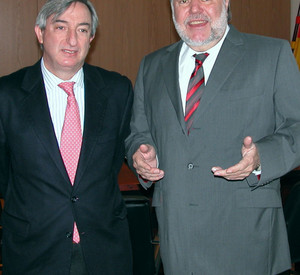 Spanischer Botschafter Rafael Dezcallar y Mazarredo und Ministerpräsident Kurt Beck 1.2.2010; Bild: Staatskanzlei