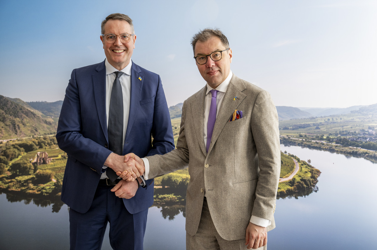 Ministerpräsident Alexander Schweitzer und der ukrainische Botschafter Oleksii Makeiev