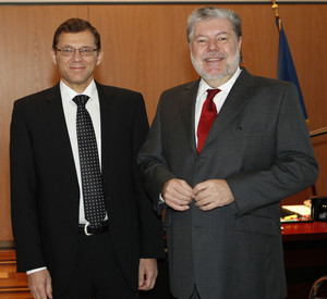 Ministerpräsident Kurt Beck mit dem israelischen Generalkonsul Shalev Schlosser; Bild: Staatskanzlei/Pipprich