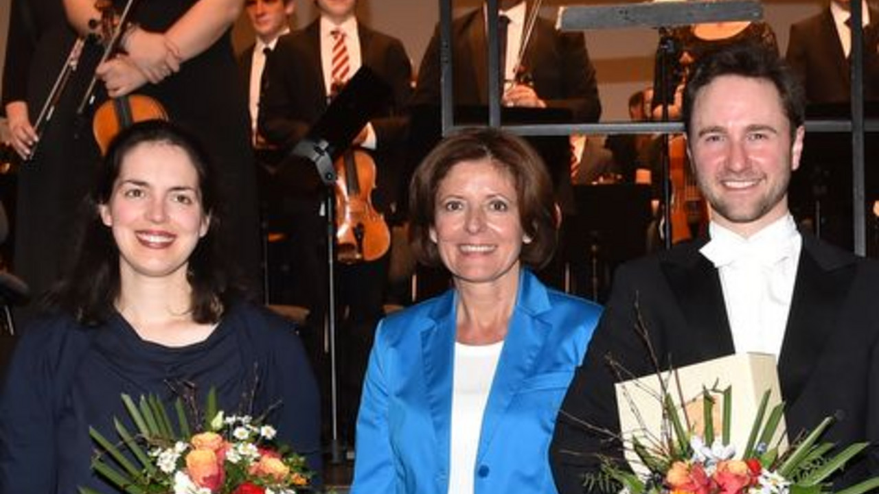 Ministerpräsidentin Malu Dreyer ist begeistert von der musikalischen Leistung des Landesjugendorchesters und dessen Engagement; Bild: Seydel