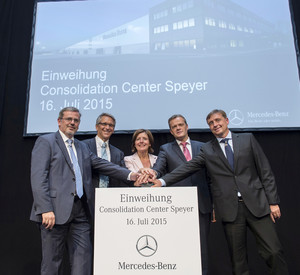 Alexander Koesling, Leiter Supply Chain Management Mercedes-Benz Cars, Ministerpräsidentin Malu Dreyer, Markus Schäfer, Bereichsvorstand Mercedes-Benz Cars, Produktion und Supply Chain Management, Michael Neumann, President Automotive, syncreon International Group.
