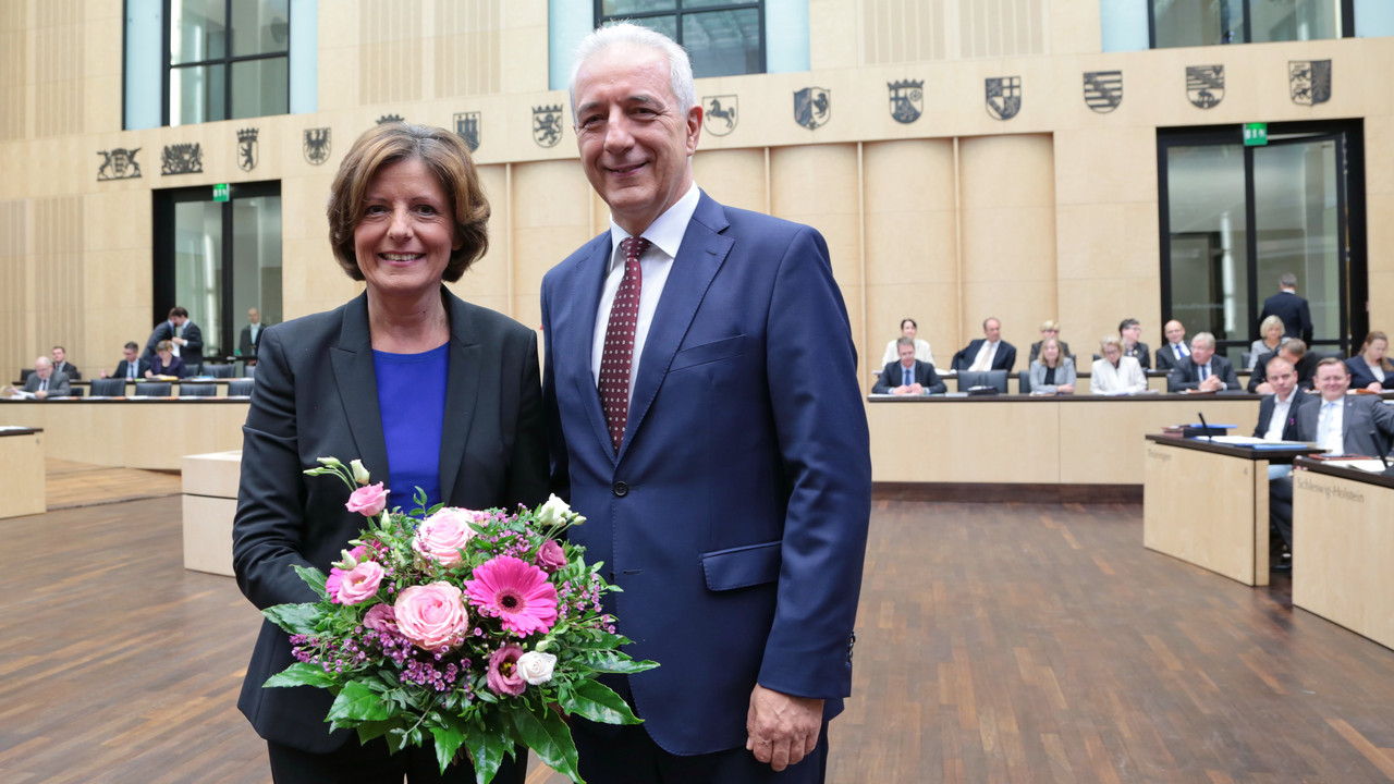 Vorgänger Ministerpräsident Stanislav Tillich gratuliert der neuen Bundesratspräsidentin Malu Dreyer