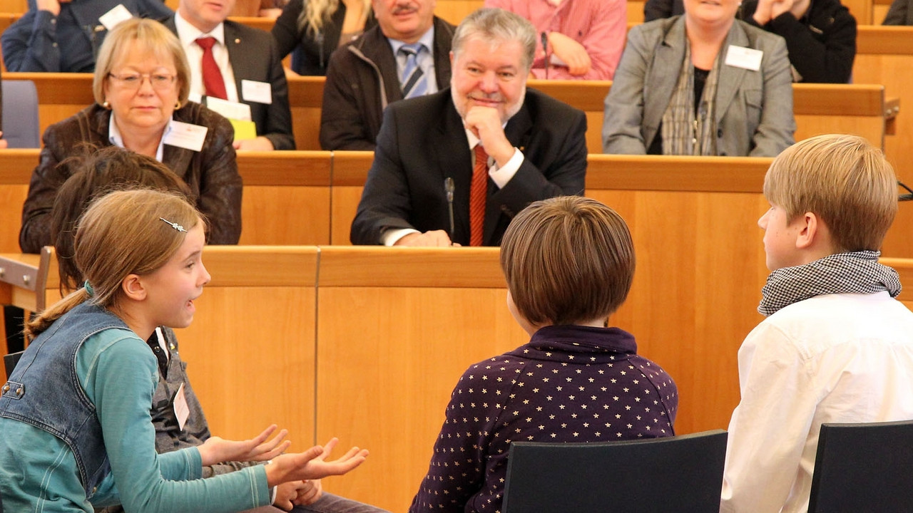 Vorträge zum Thema Demokratie; Bild: Stefan Sämmer / © Staatskanzlei