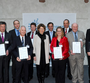 Wirtschaftsministerin Eveline Lemke mit den Preisträgerinnen und Preisträgern des Innovationspreises 2016