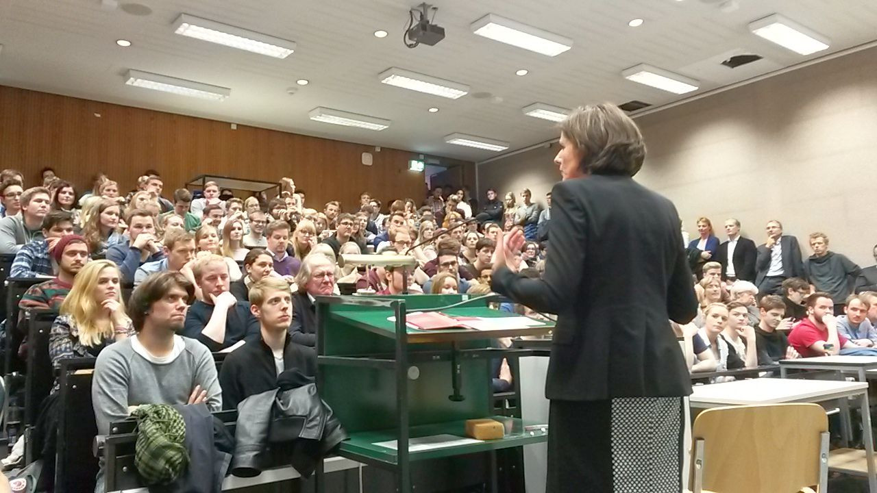 Ministerpräsidentin Malu Dreyer bei der Ringvorlesung der Politikwissenschaft der Uni Mainz