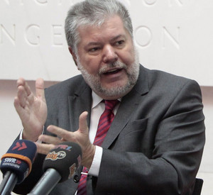Beck bei der Pressekonferenz; Bild: Sämmer