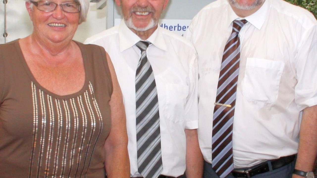 Hilde Bojak, DJH-Ehrenpräsident Detlef Bojak, Ministerpräsident Kurt Beck; Bild: Carsten Groeger