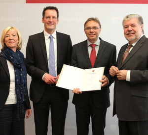 Ahnen und Beck verabschieden Ebling und stellen Beckmann vor.