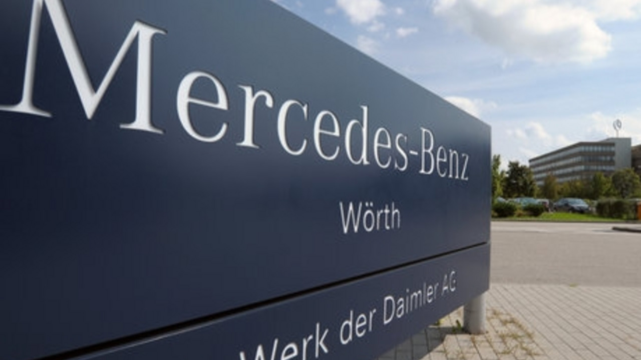 Eingang Mercedes Werk in Wörth; Bild: dlpa