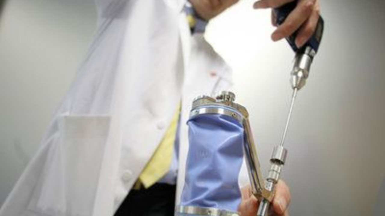 Roboter in der Neurochirurgischen Klinik in Main (Symbolbild); Bild: dpa