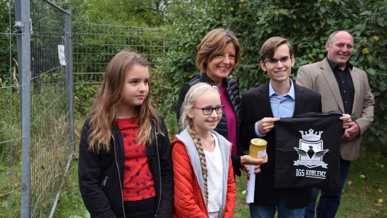 Ministerpräsidentin Malu Dreyer mit Schülern der IGS Koblenz