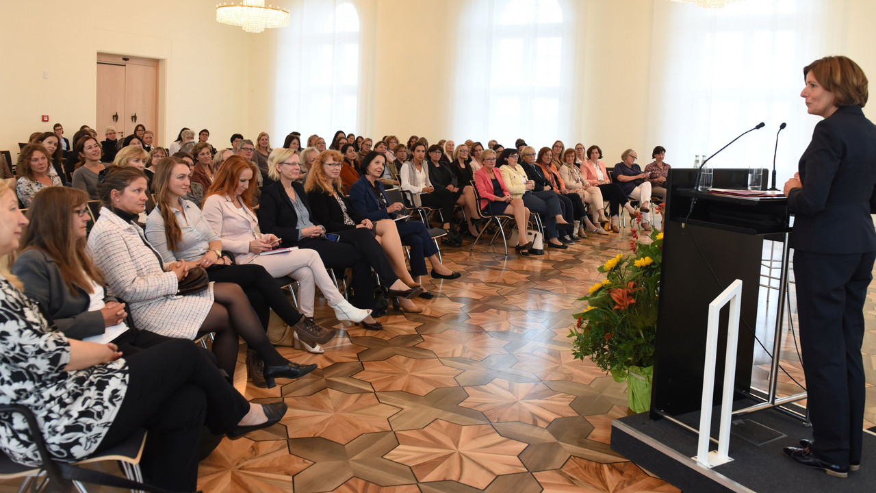 Ministerpräsidentin Malu Dreyer bei der Veranstaltung "Zu Gast bei Malu Dreyer - Frauenwerkstatt"
