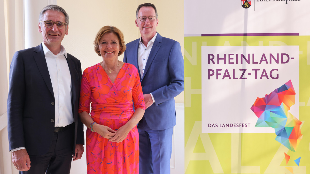 Hendrik Hering, Malu Dreyer und Michael Ebling beim Rheinland-Pfalz-Tag in Mainz Festzug
