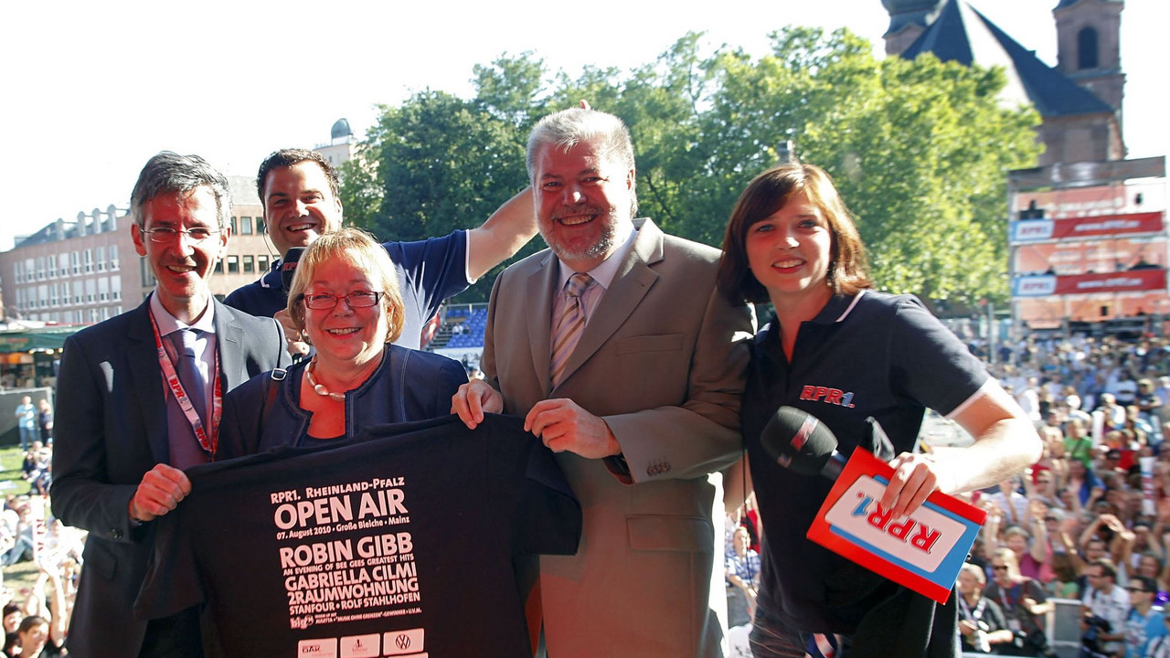 RPR1.&Bigfm Geschäftsführer Kristian Kropp, Landtagsvizepräsidenten Hannelore Klamm und Ministerpräsident Kurt Beck bei der Eröffnung, Bild: Wallrath