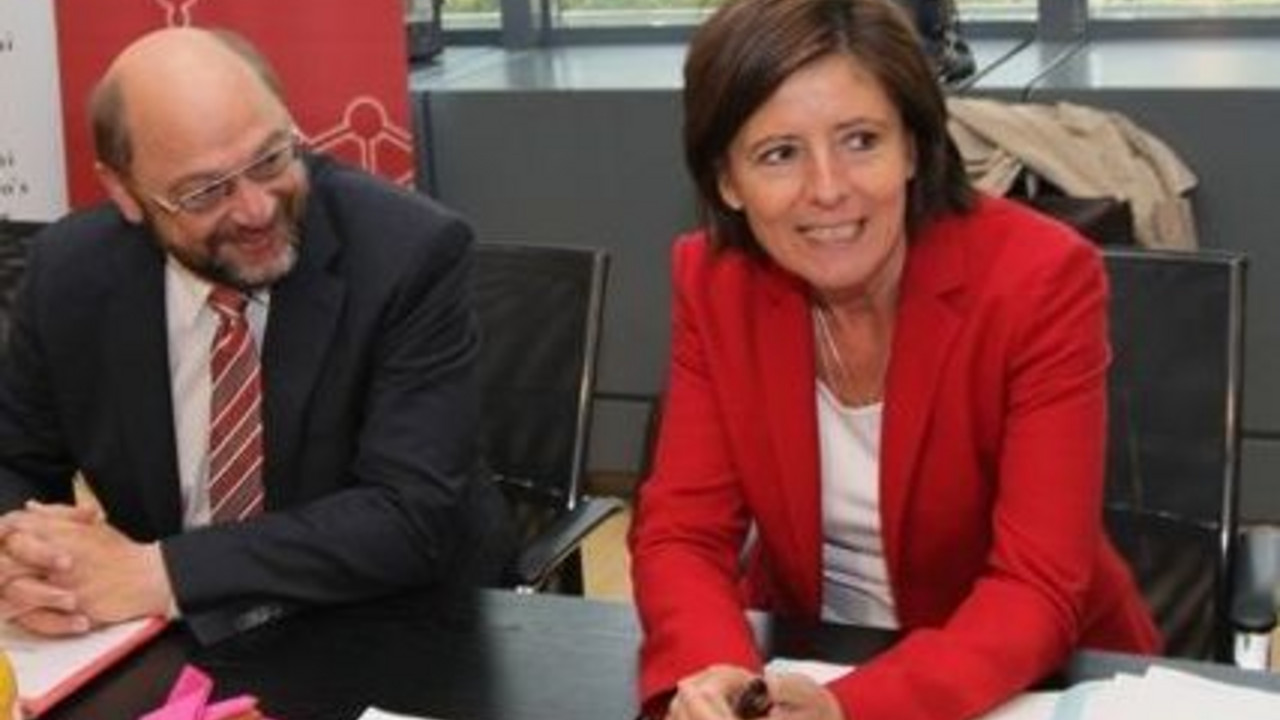 Ministerpräsidentin Malu Dreyer mit dem Präsidenten des Europäischen Parlaments Martin Schulz  während des Ministerrats in Brüssel