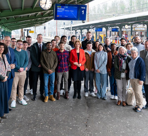 Ministerpräsidentin Malu Dreyer mit der Exekutive des Gipfels der Großregion und Studierenden der Université de Lorraine.