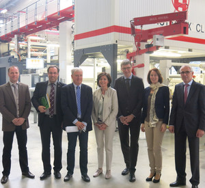 Ministerpräsidentin Dreyer bei der Firma Papier-Mettler; Bild: Papier-Mettler