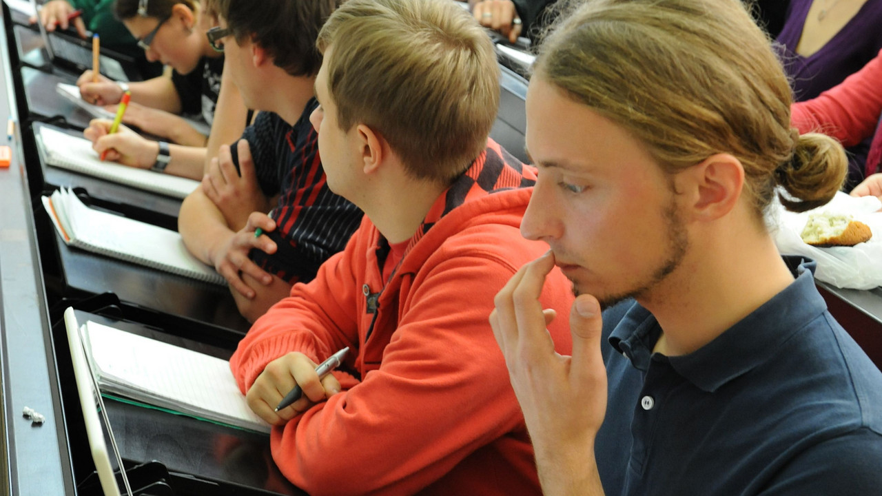 Studenten im Hörsaal; Bild: rlp-Archiv, dpa