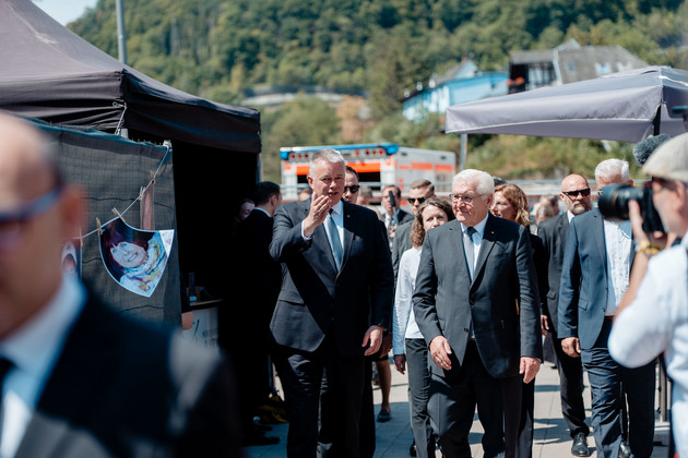 Bundespräsident Frank-Walter Steinmeier besucht die Ausstellung „We AHR strong“ Bundespräsident Frank-Walter Steinmeier besucht die Ausstellung „We AHR strong“