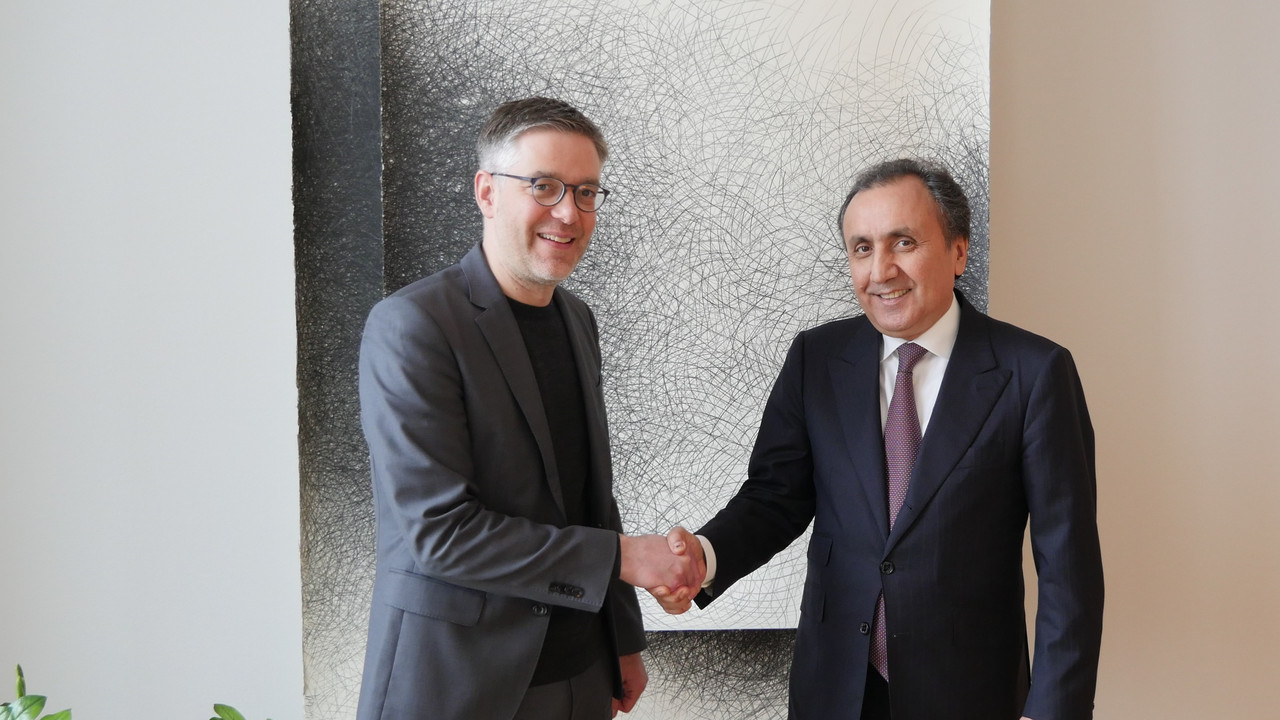 Staatssekretär Fabian Kirsch und Botschafter von Tadschikistan, S. E. Dr. Imomudin Sattorov.