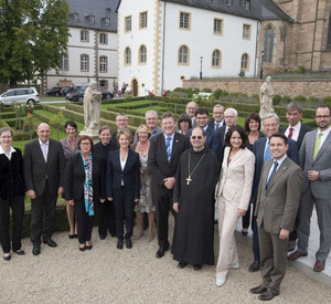 Die Chefin der Staatskanzlei, Staatssekretärin Jacqueline Kraege (zweite von links), und ihr saarländischer Amtskollege, Jürgen Lennartz (vierter von links) gemeinsam mit den Staatssekretären aus Rheinland-Pfalz und dem Saarland nach der gemeinsamen S