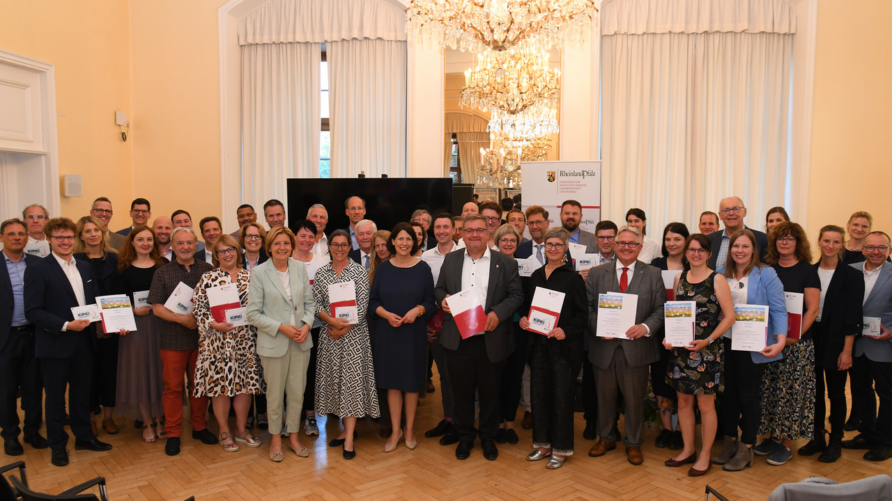 Gruppenfoto mit den Siegern des KIPKI-Wettbewerbs.