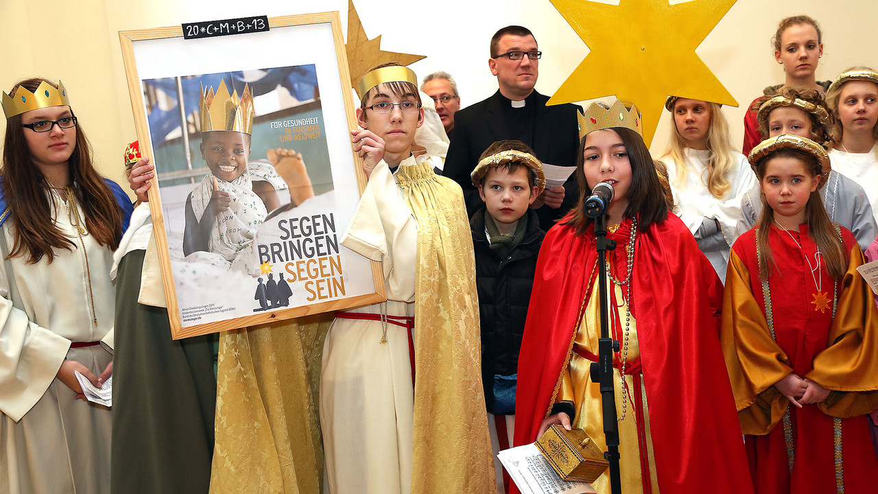 Sternsinger bei ihrem Besuch der Staatskanzlei am 9. Januar 2013; Bild: Stefan Sämmer / © Staatskanzlei