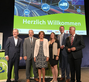 Ministerpräsidentin Malu Dreyer mit dem Mainzer Oberbürgermeister Michael Ebling und Michael Kissel, Oberbrügermeister Stadt Worms und den Vorstandsmitgliedern der EWR AG und Mainzer Stadtwerke 