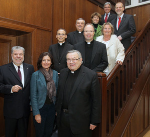 Gruppenfoto der Landesregierung mit den katholischen Kirchenvertretern; Bild: Stefan Sämmer / © Staatskanzlei