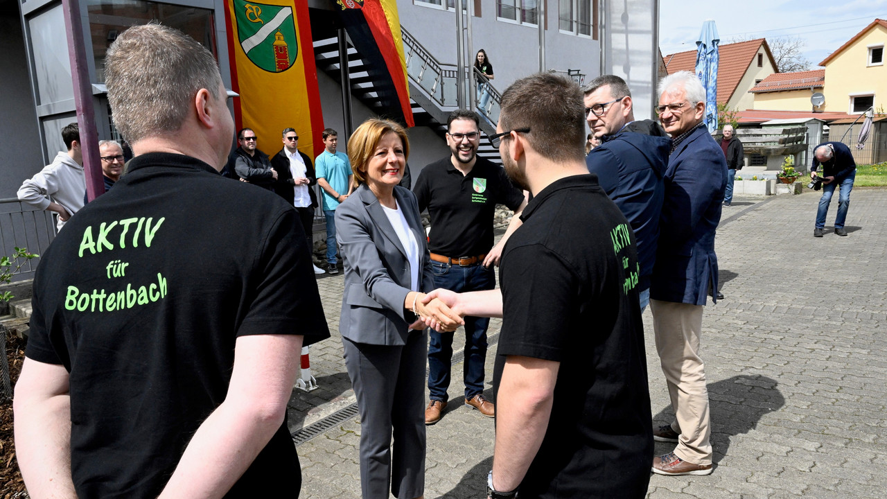 Ministerpräsidentin Malu Dreyer besucht den Förderverein Dorfgemeinschaft Bottenbach e.V. in Bottenbach.