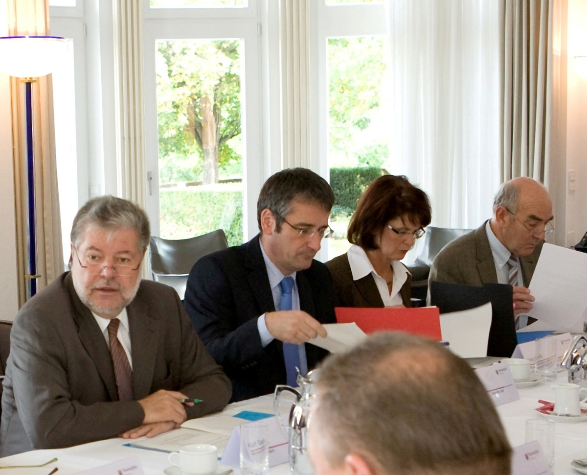 Duale Ausbildung ist zukunftssicher . des Landes