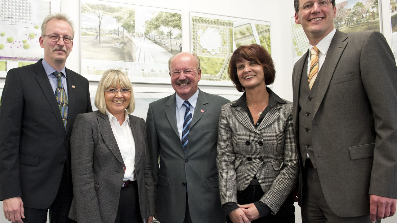 Gruppenbild mit Staatssekretär Martin Stadelmaier; Renate Kreckel, Finanzministerium; Kanzler der JGU, Götz Scholz; Staatssekretärin Vera Reiß und OB Michael Ebling; Bild: Pulkowski / © Staatskanzlei