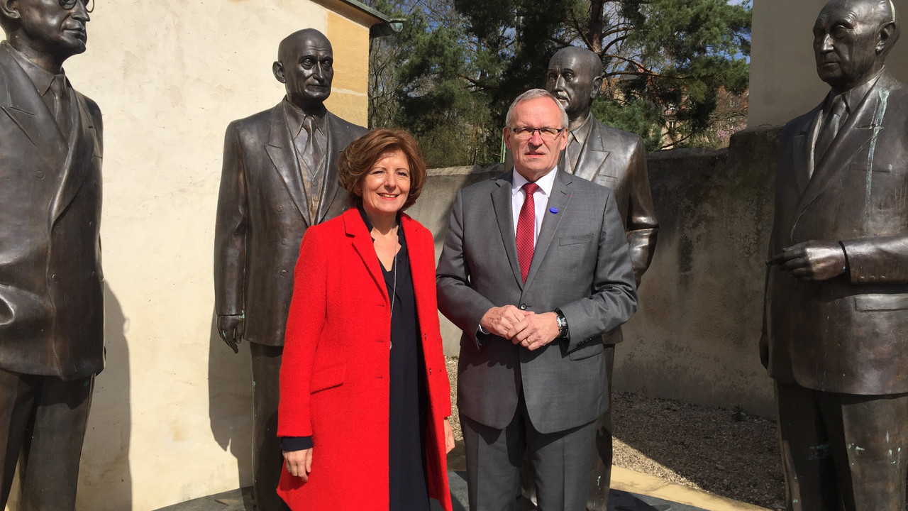 Ministerpräsidentin Malu Dreyer bei einem Besuch des Robert-Schuman-Hauses in Scy-Chazelles bei Metz