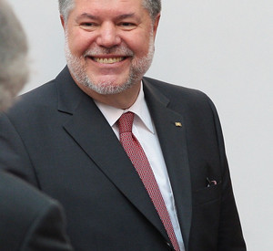 Beck nach der Wahl, Ehefrau Roswitha gratuliert; Bilder: Piel