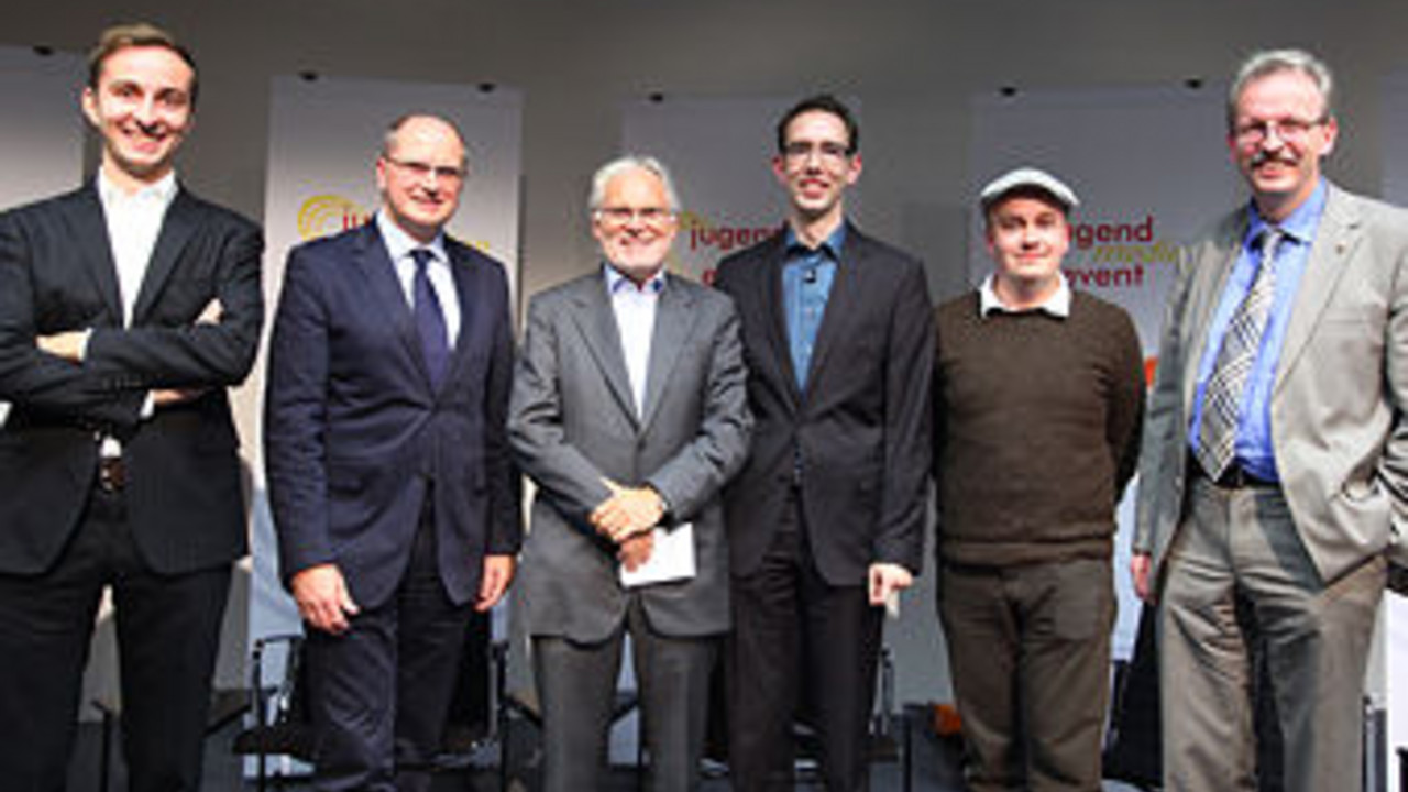 v.l.n.r.: Jan Böhmermann (Hörfunkmoderator); Hans Georg Schnücker (Verlagsgruppe Rhein Main), Prof. Markus Schächter (Intendant ZDF); Felix Winnads (Junge Presse e.V.); Daniel Fiene (Hörfunkmoderator und Blogger),  Staatssekretär Martin Stadelmaier