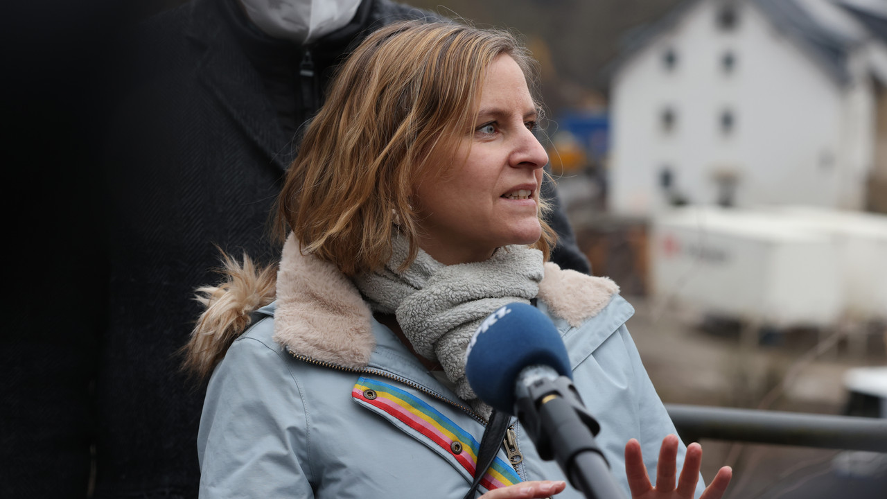 Klimaschutzministerin Katrin Eder spricht über ein neues Hochwasservorsorgekonzept