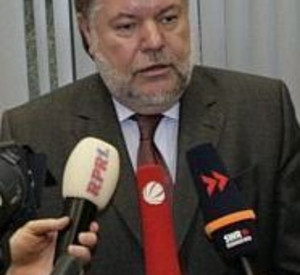 Kurt Beck vor der Presse; Bild: stk-Archiv