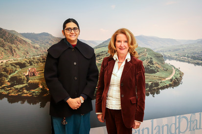 Staatssekretärin Heike Raab empfängt Generalkonsulin der Republik Indien, Shuchita Kishore, zum Antrittsbesuch
