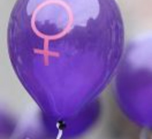 Luftballon mit Frauenzeichen (Symbolbild); Bild: dpa