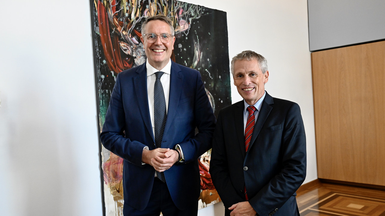 Ministerpräsident Alexander Schweitzer empfängt dänischen Botschafter S.E. Thomas Østrup Møller in der Staatskanzlei.