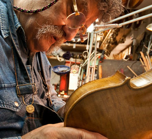 Geigenbauer Amnon Weinstein; Bild: Ziv Shenhav / Villa Musica